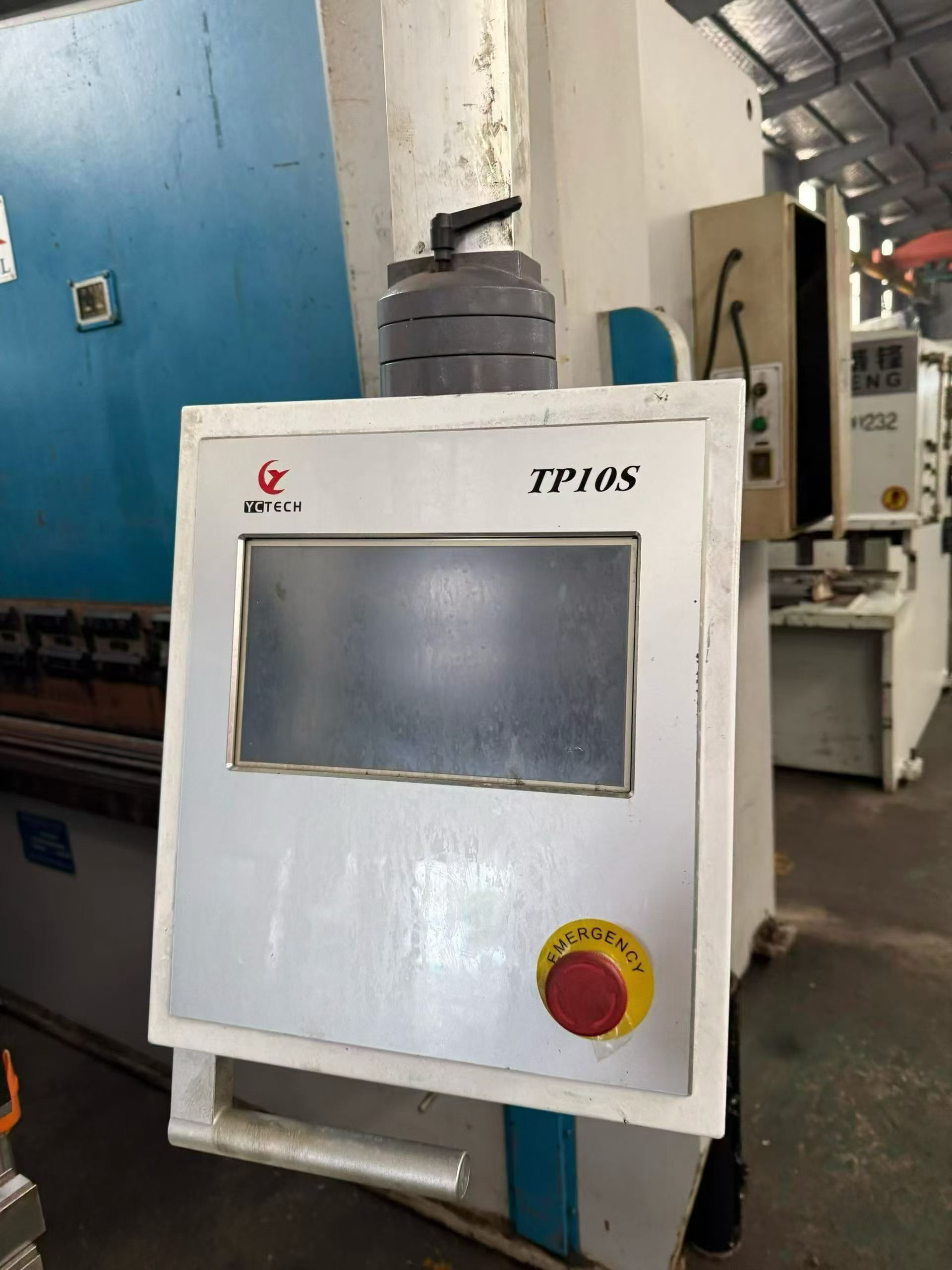 Excellent 2025 40 T 1.6 m Dual Servo CNC Press Brake photo 2
