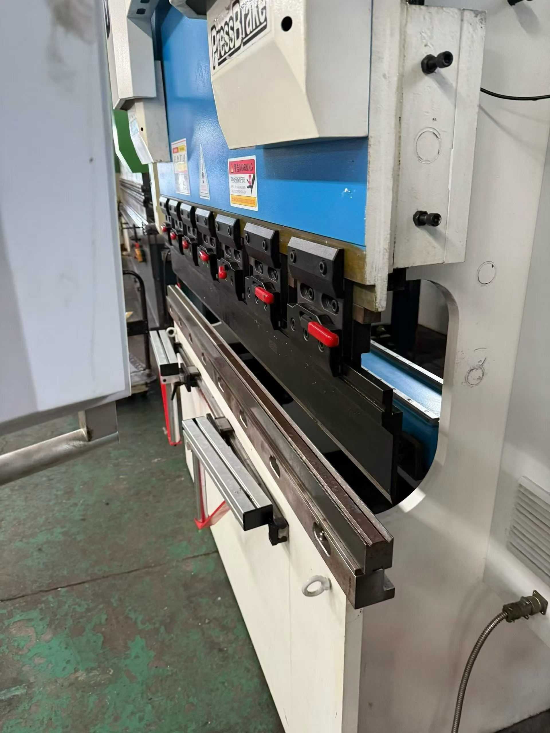 Excellent 2025 40 T 1.6 m Dual Servo CNC Press Brake photo 3