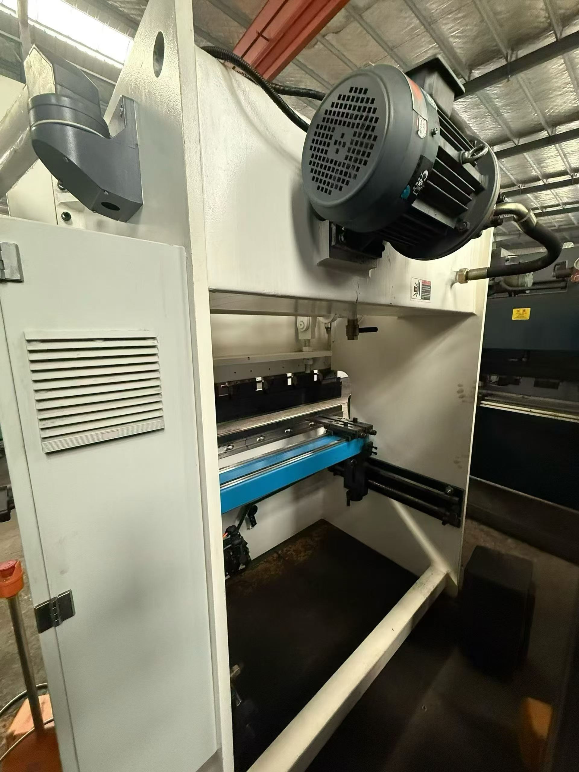 Excellent 2025 40 T 1.6 m Dual Servo CNC Press Brake photo 4