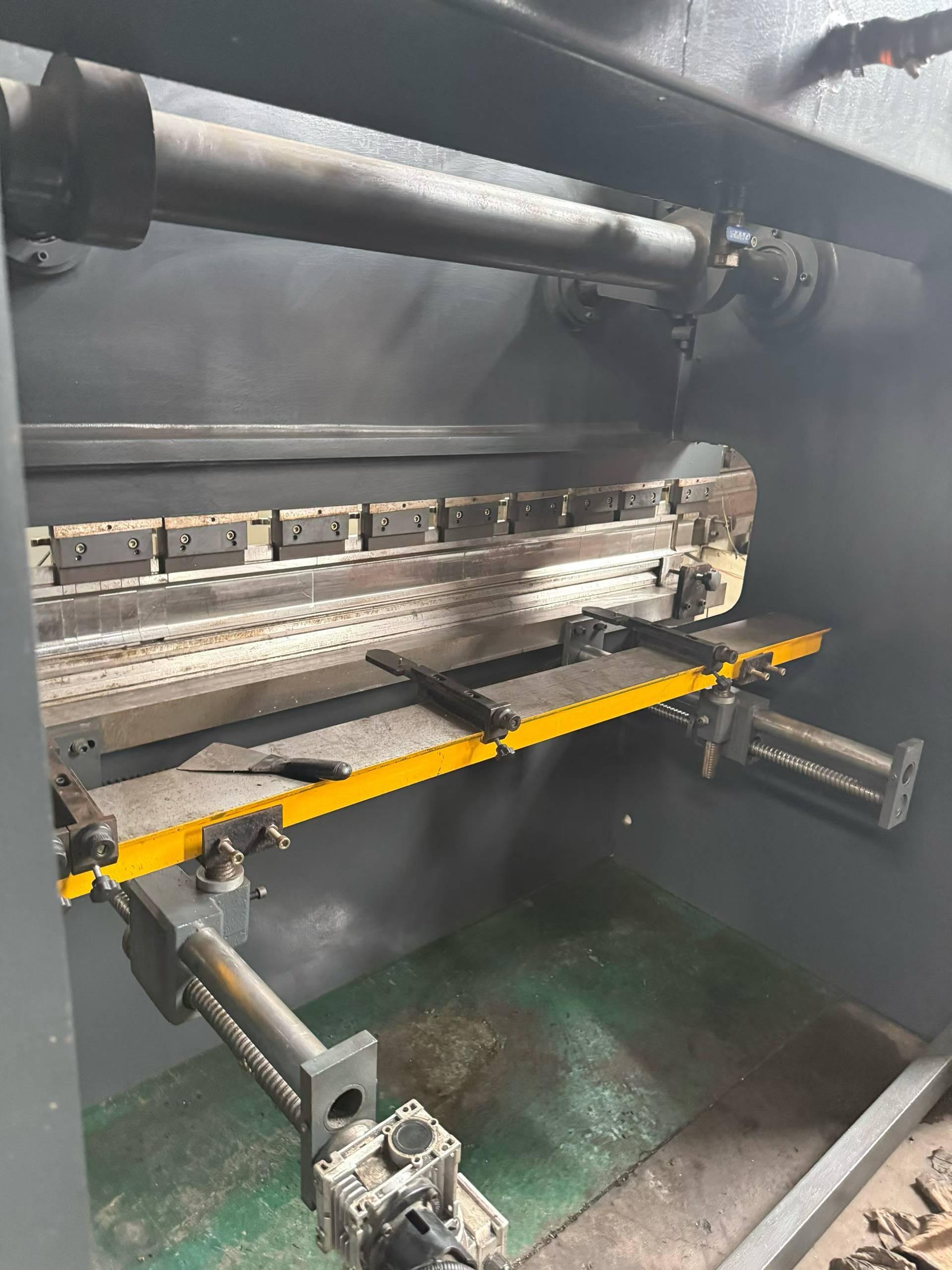 Near-New 100 Ton / 2.5 m Used Machine photo 2