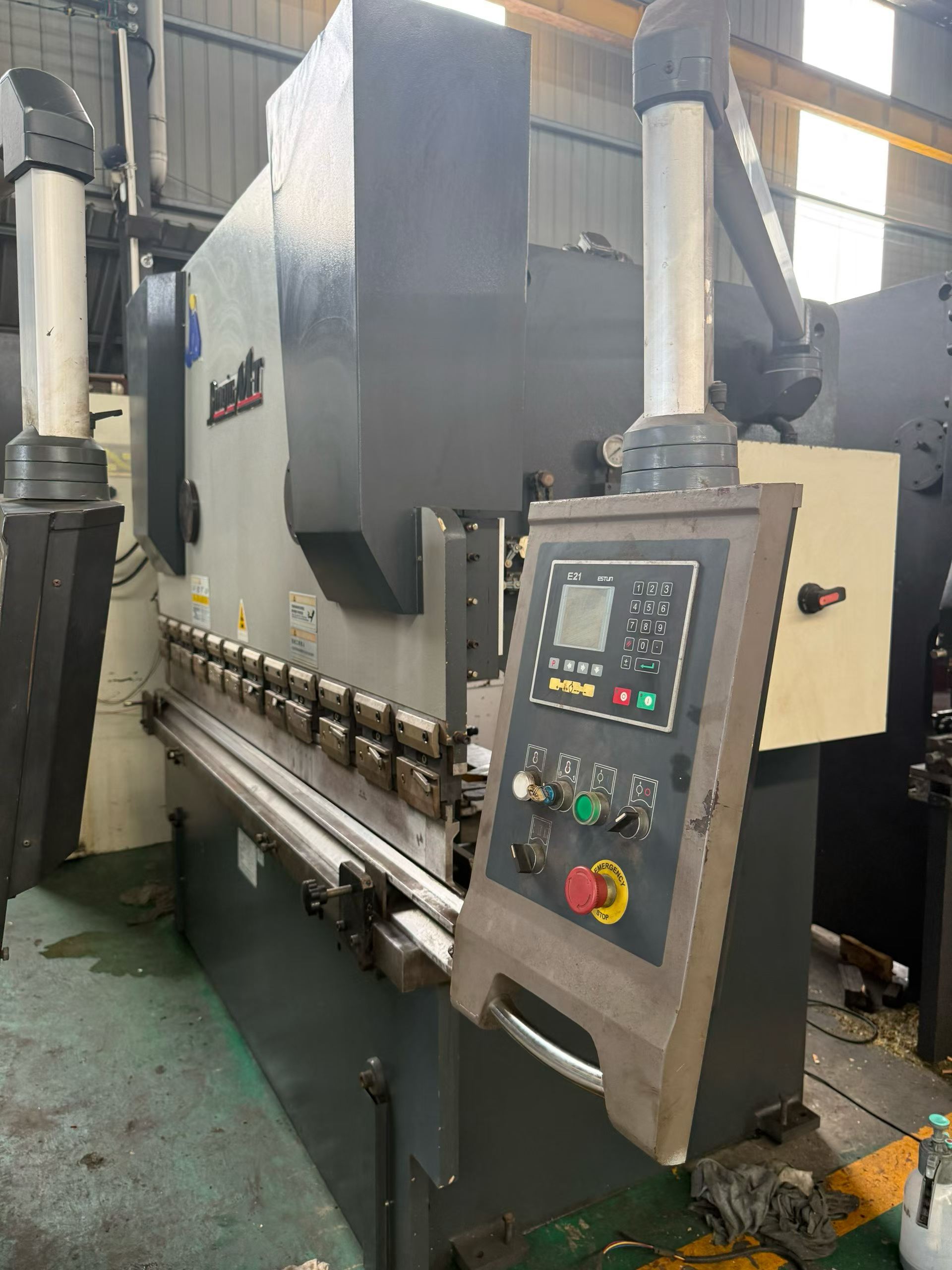 Near-New 100 Ton / 2.5 m Used Machine photo 4