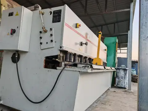 Az Kullanılmış Jianghai 4 x 3.2 m Takım Tezgahı Satılık