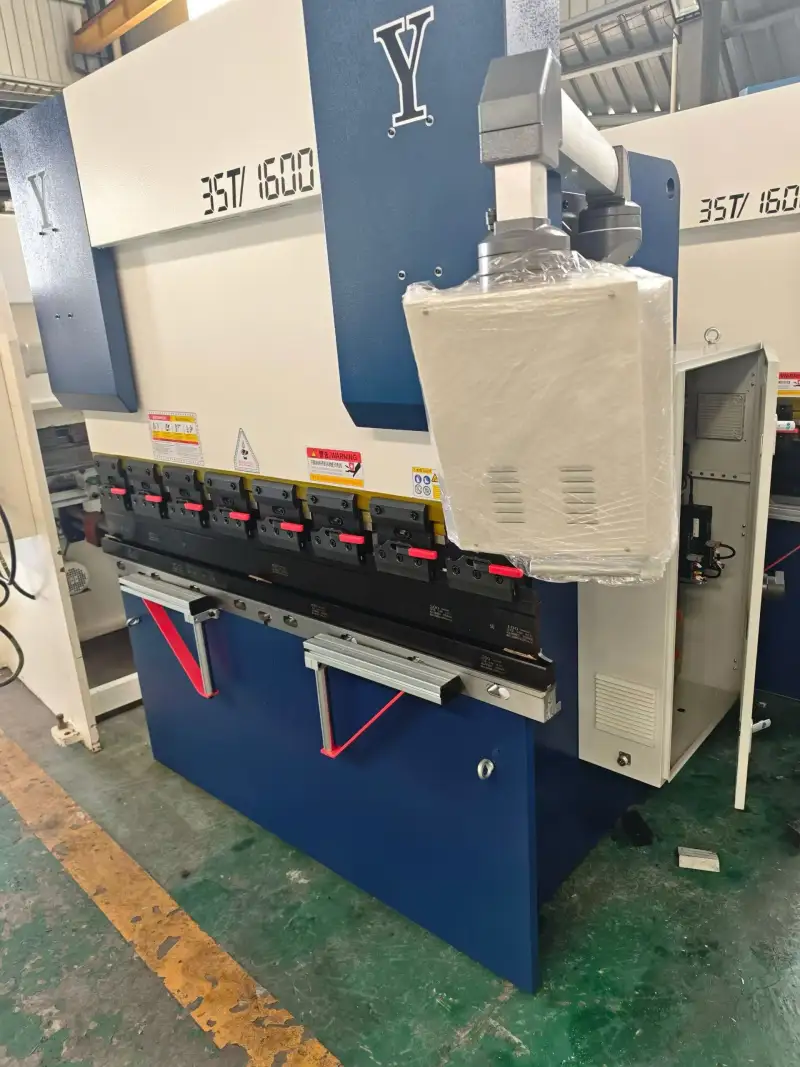New 35 Ton 1.6 m Dual-Servo CNC Press Brake in Stock photo 1