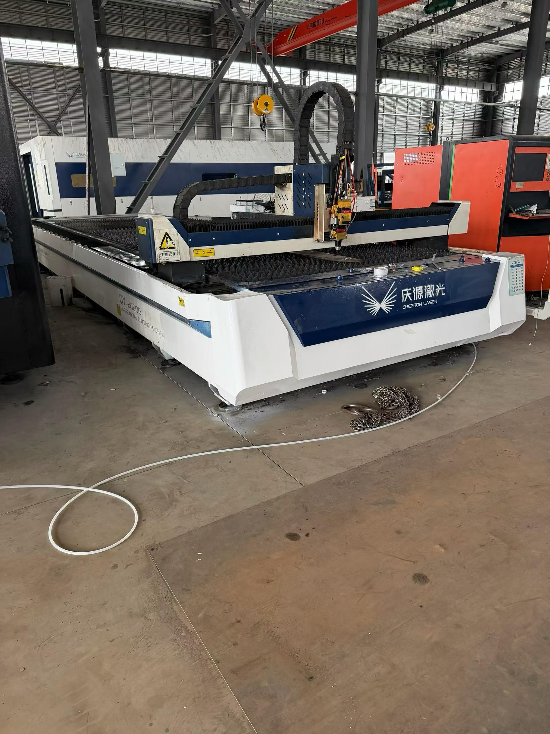 Máquina de corte por láser Qingyuan 6020 usada de 2023 con láser Raycus de 6000 W