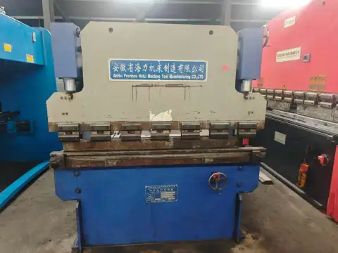 مكبس ثني صغير مستعمل 30 طن × 1.6 متر للبيع