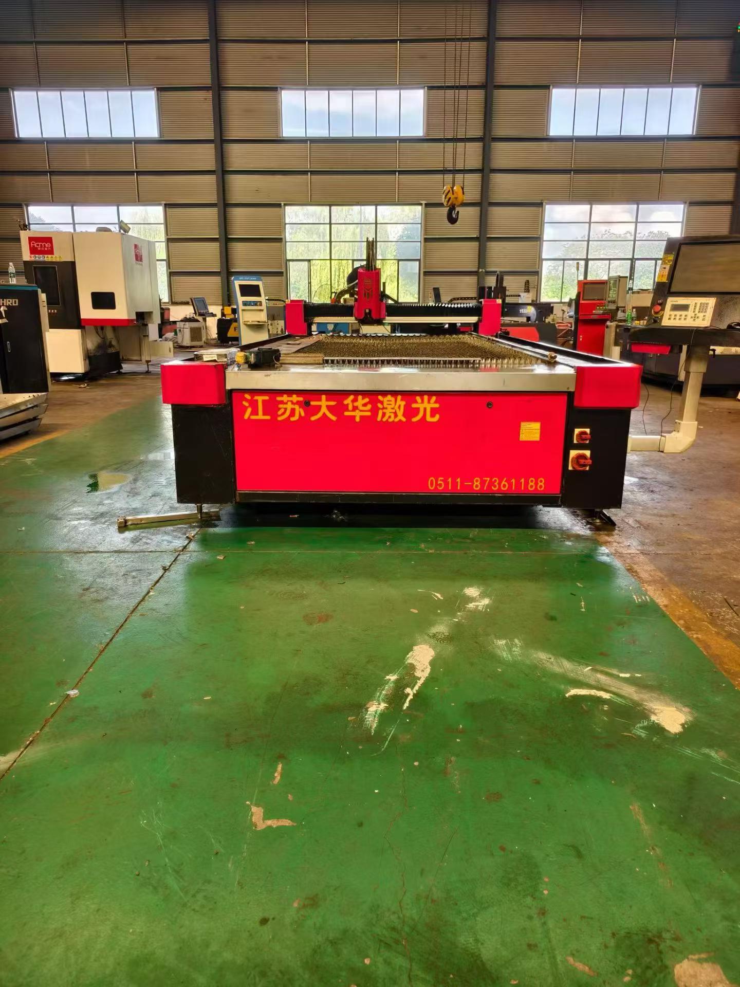 Máquina de corte por láser de fibra Jiangsu Dahua 4015 usada con fuente láser Raycus de 1500 W