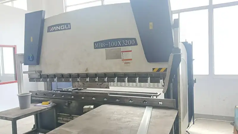 Used Jiangsu Yangli 100/3200 Electro-Hydraulic Servo CNC Press Brake with Delem DA-53 T photo 1