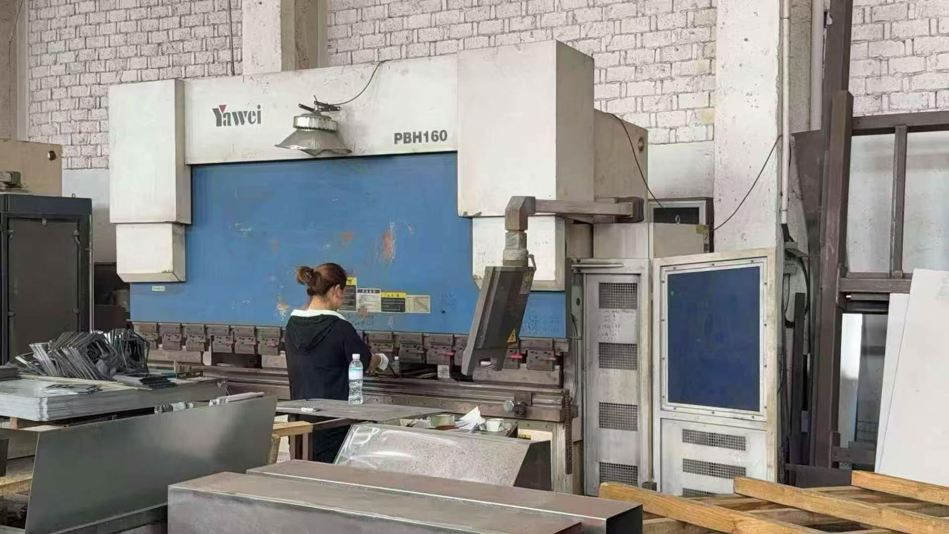 Used Jiangsu Yawei PBH 160 160-Ton 3100 mm 4+1 Axis High Speed Press Brake photo 2