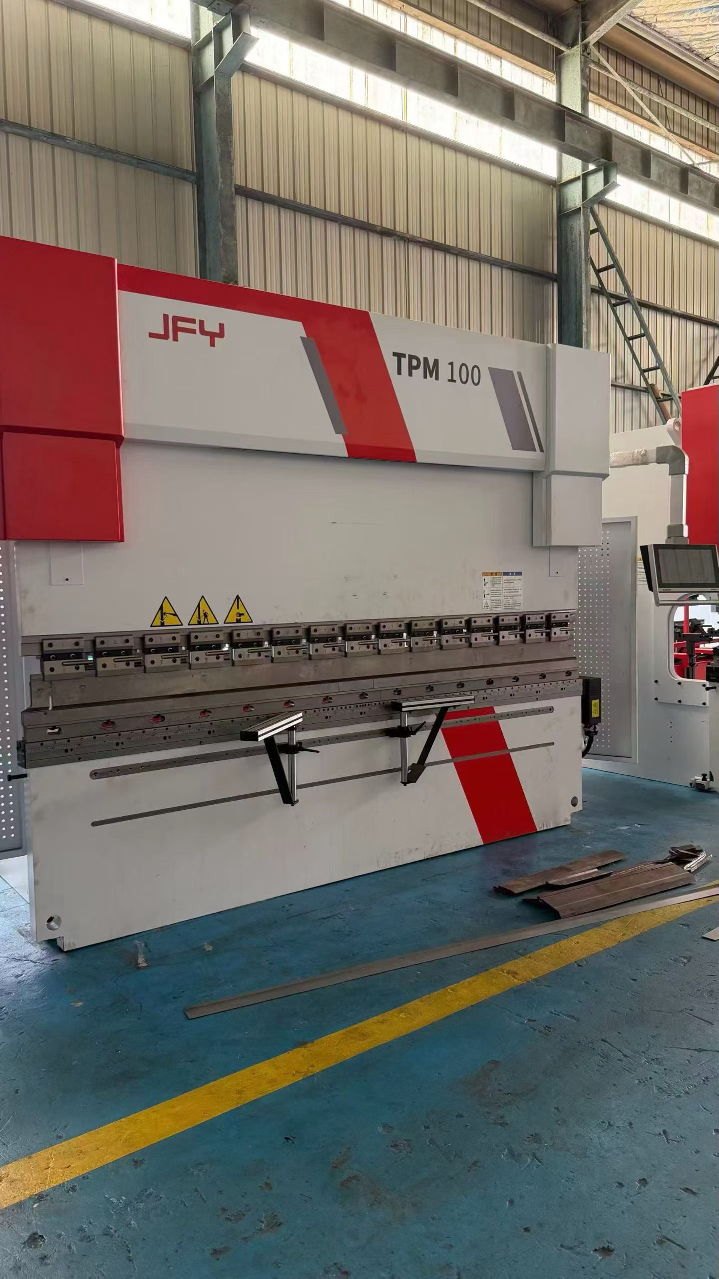 Used Jinfangyuan 110 Ton 3.1 m Electro-Hydraulic 4+1 Press Brake with Servo Motor photo 1