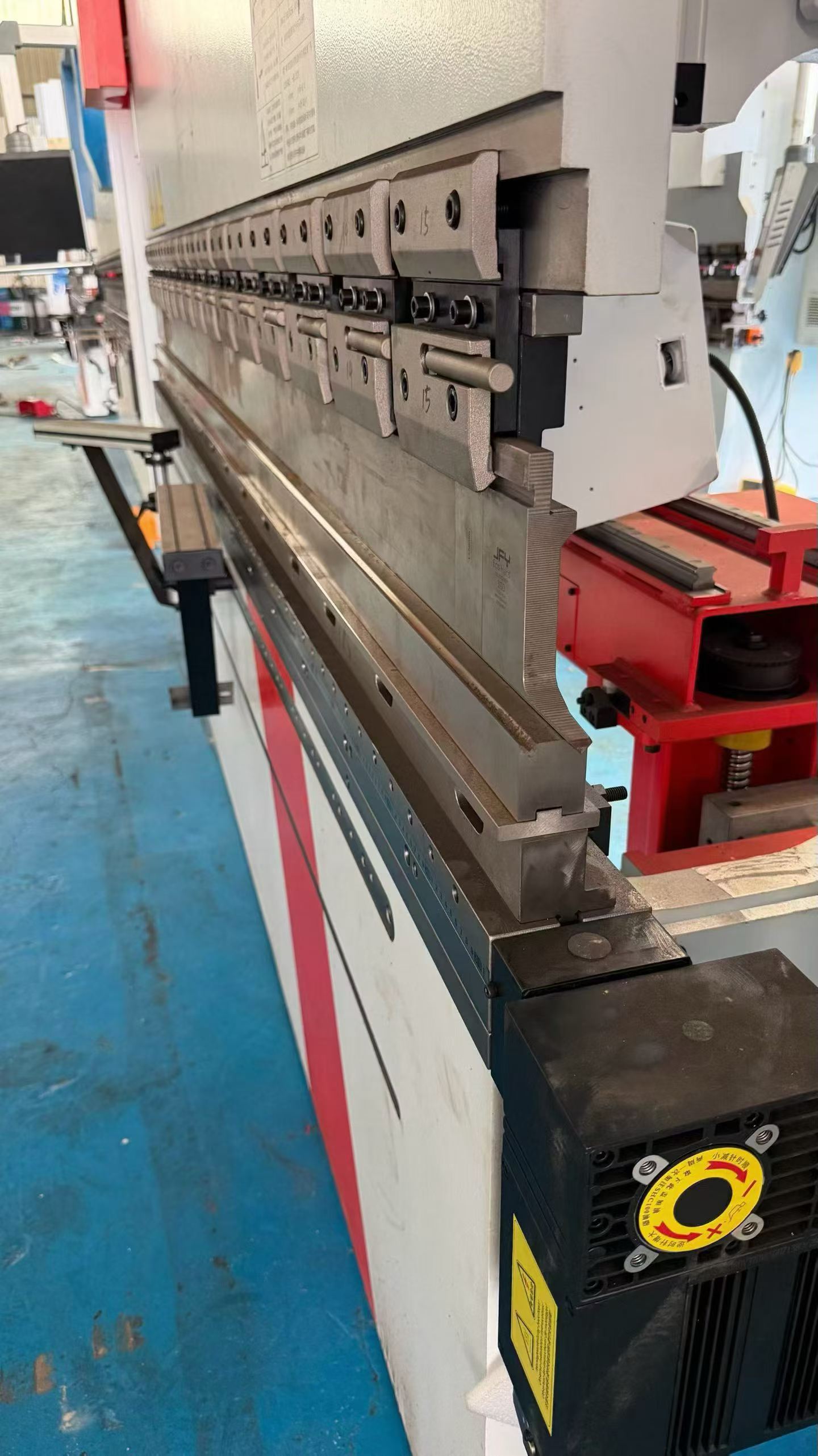 Used Jinfangyuan 110 Ton 3.1 m Electro-Hydraulic 4+1 Press Brake with Servo Motor photo 3