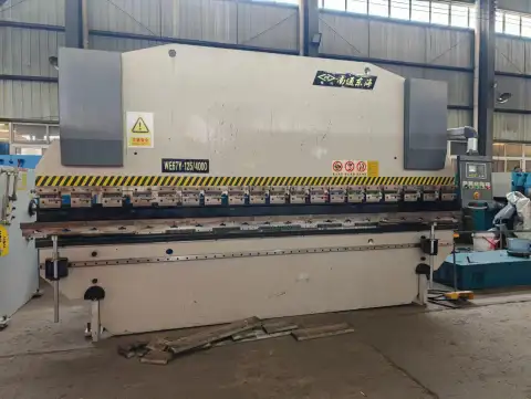 مكبس ثني CNC مستعمل نانتونغ دونغهاي 125 طن 4 متر (2020)