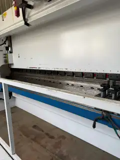 Used Yawei 160-Ton 4.1 m Electro-Hydraulic Servo Press Brake photo 2
