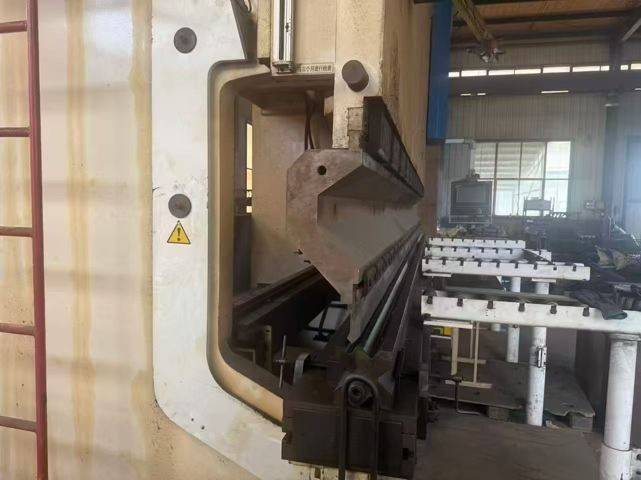Used Yawei PBA 500.5100 Electro-Hydraulic Servo CNC Press Brake (4+1 Axes) photo 2