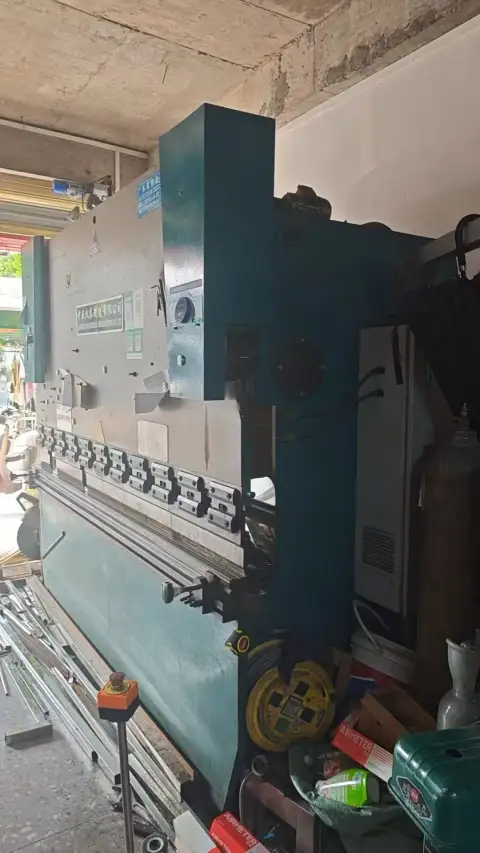 Used Zhongya 4/2500 Swing Beam Shearing Machine with E 21 CNC
