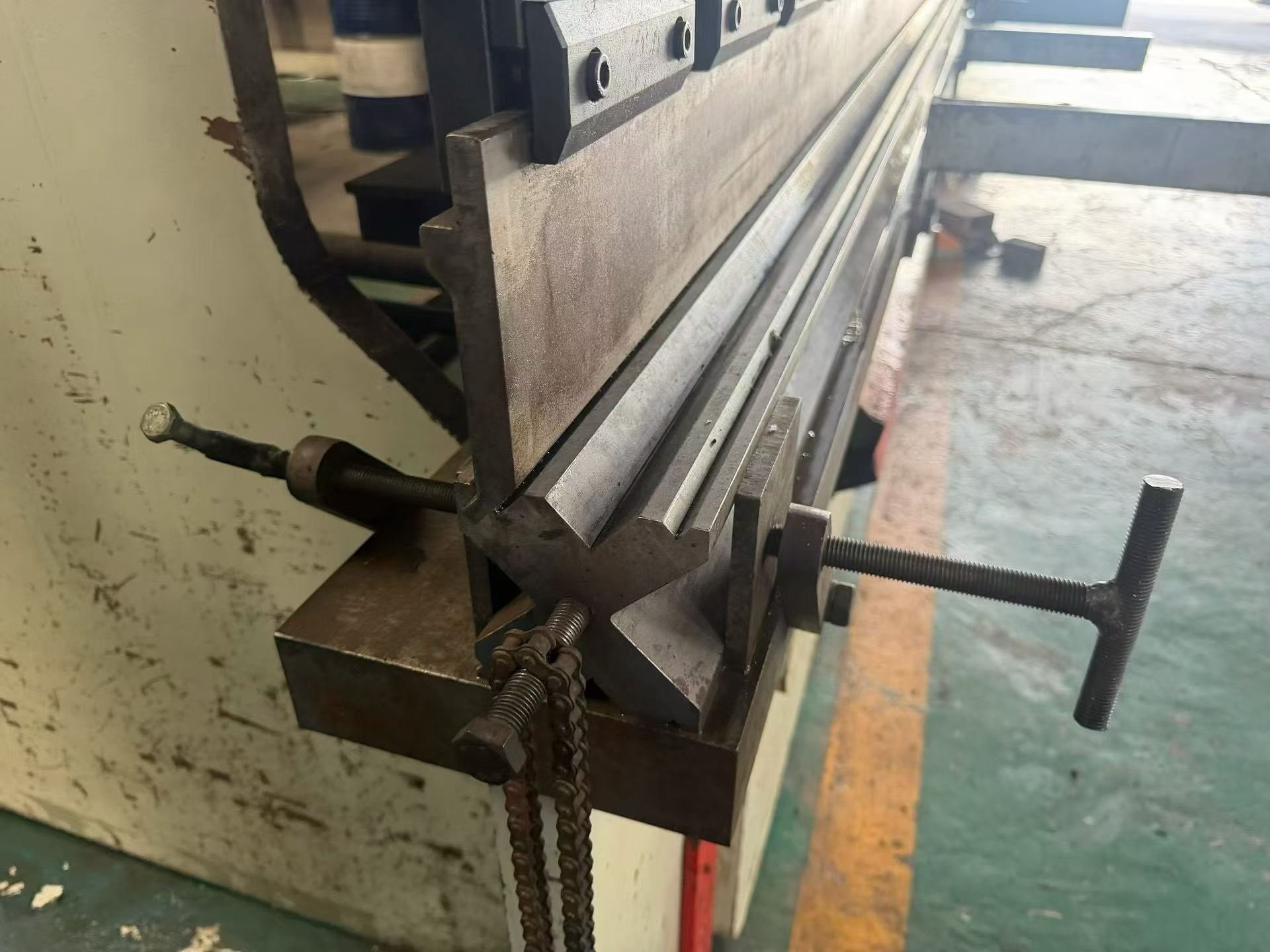 Almost New 3.2 m Shearing and Press Brake Set - 160 T / 8 mm photo 3