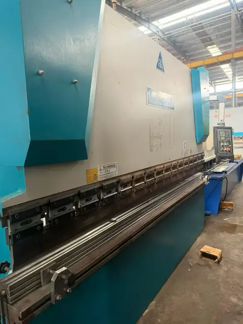 เครื่องพับเหล็ก Zhongya 100 ตัน 3200 มม. สภาพเหมือนใหม่
