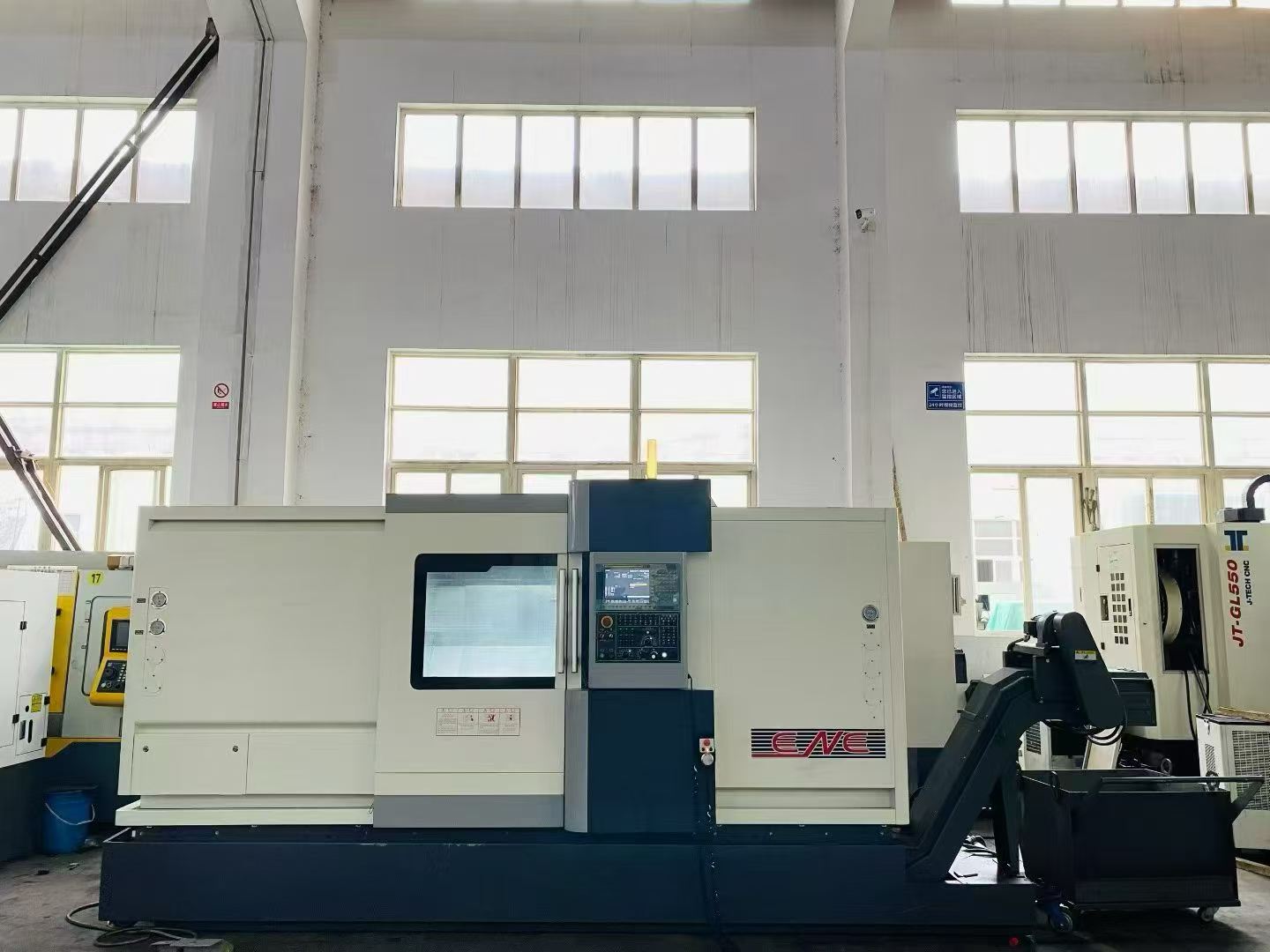 Used Dalian DL-25 M/1000 Heavy-Duty Slant-Bed Turret CNC Lathe with FANUC photo 1