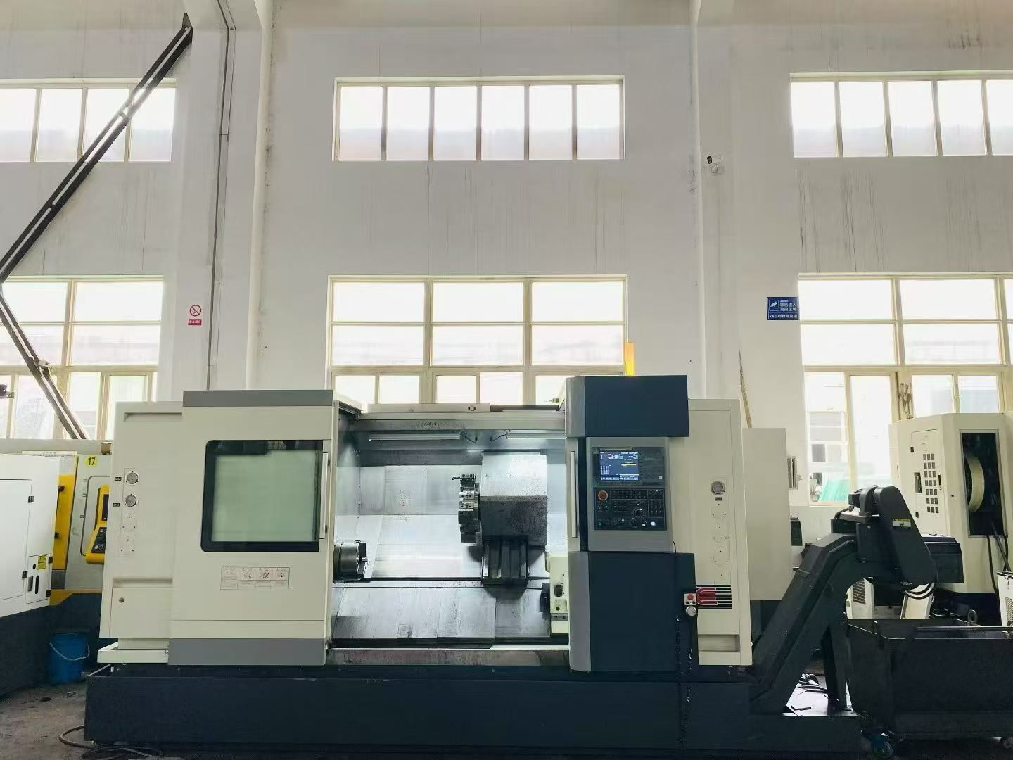 Used Dalian DL-25 M/1000 Heavy-Duty Slant-Bed Turret CNC Lathe with FANUC photo 2
