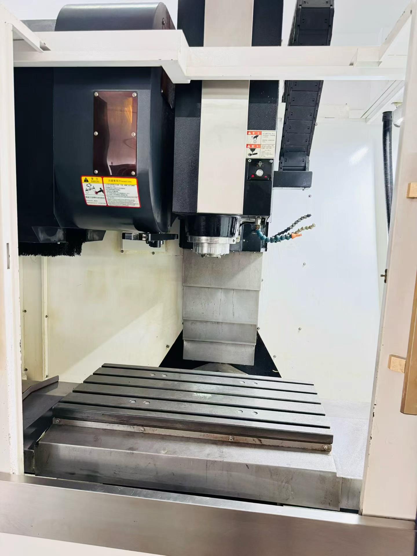 Used Nantong Xinsida 850 Vertical Machining Center with Mitsubishi M 80 photo 4