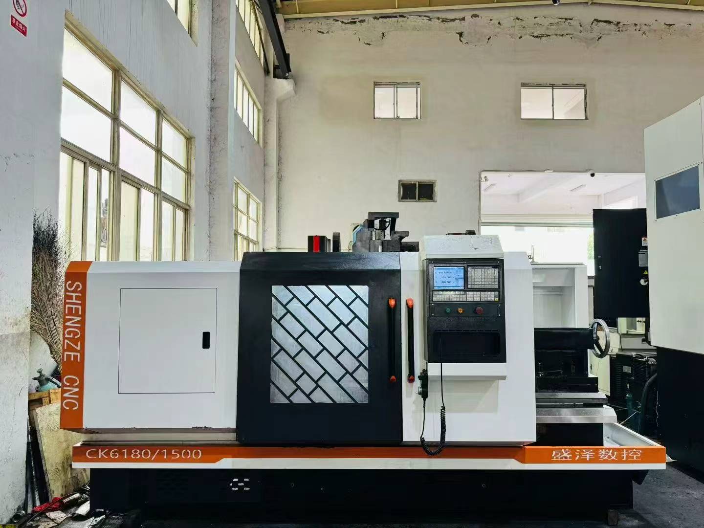 مخرطة CNC مستعملة Jiangsu Shengze 6180/1500 مع GSK 980 TDc