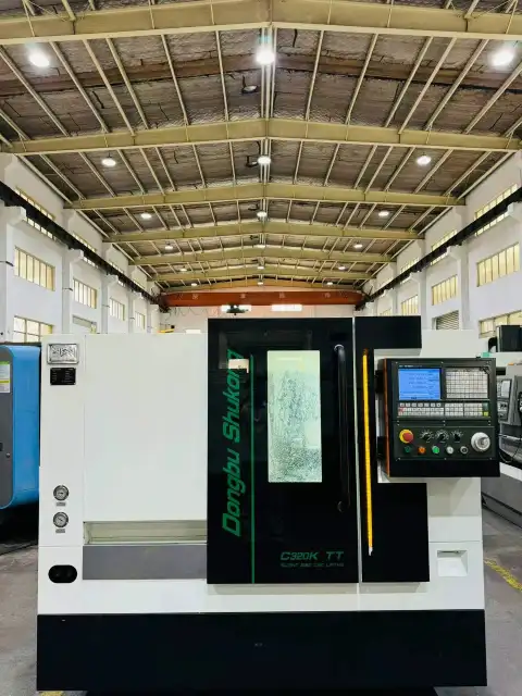 เครื่องกลึง CNC Dongbu Dasen C 320 K แบบเตียงเอียง พร้อมป้อมมีด มือสอง (GSK 980 TC 3)