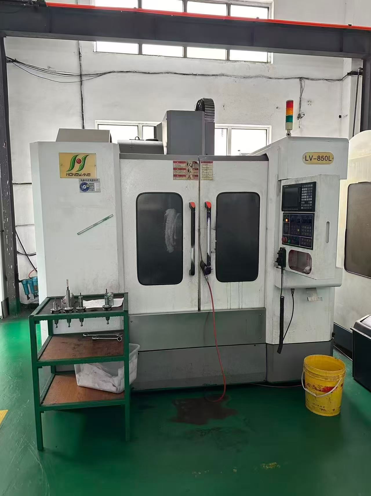 Pusat Pemesinan 850 Bekas (3 Unit) dengan Mitsubishi M 70