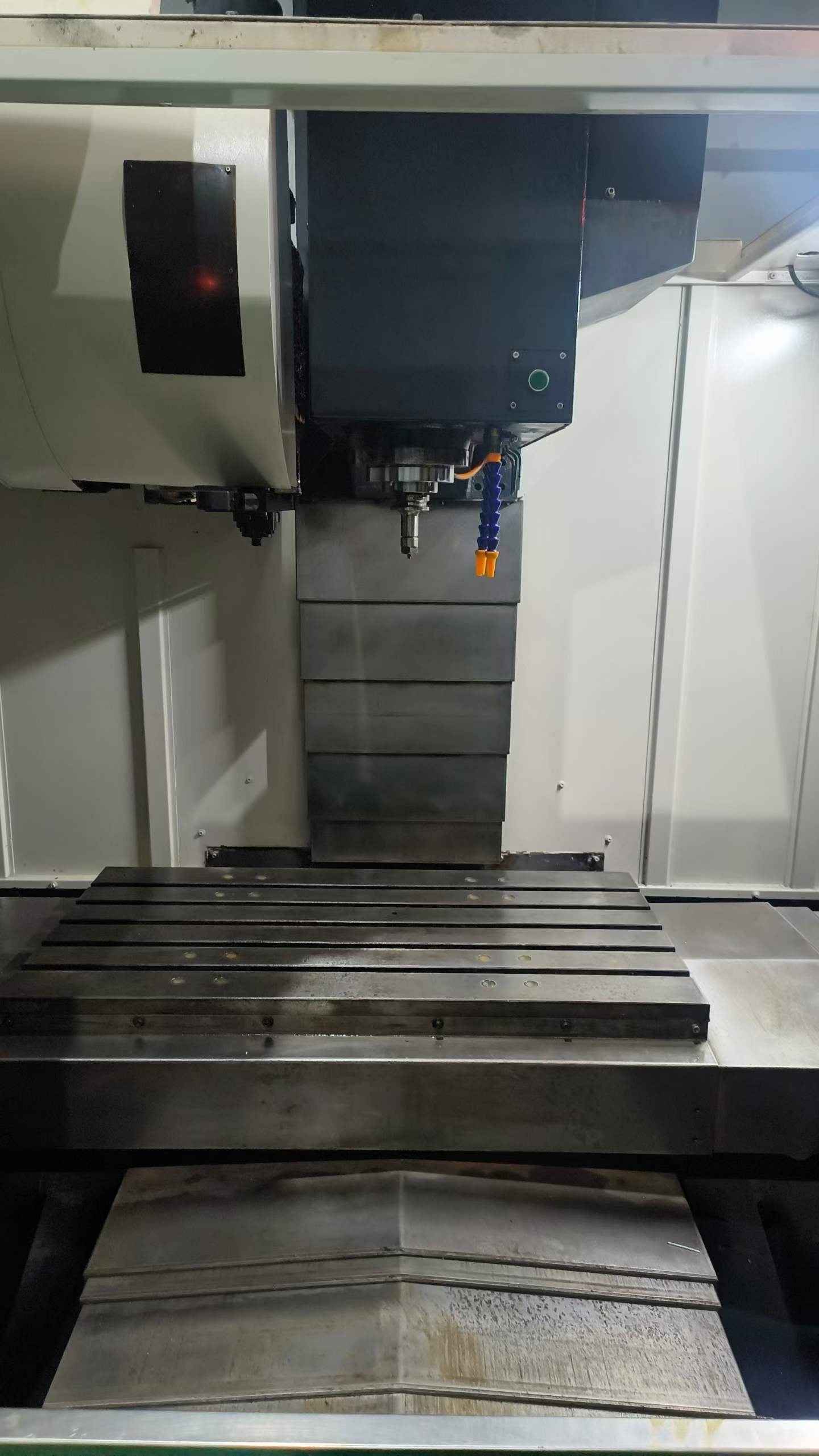 Used Huaji 850 Machining Center photo 3