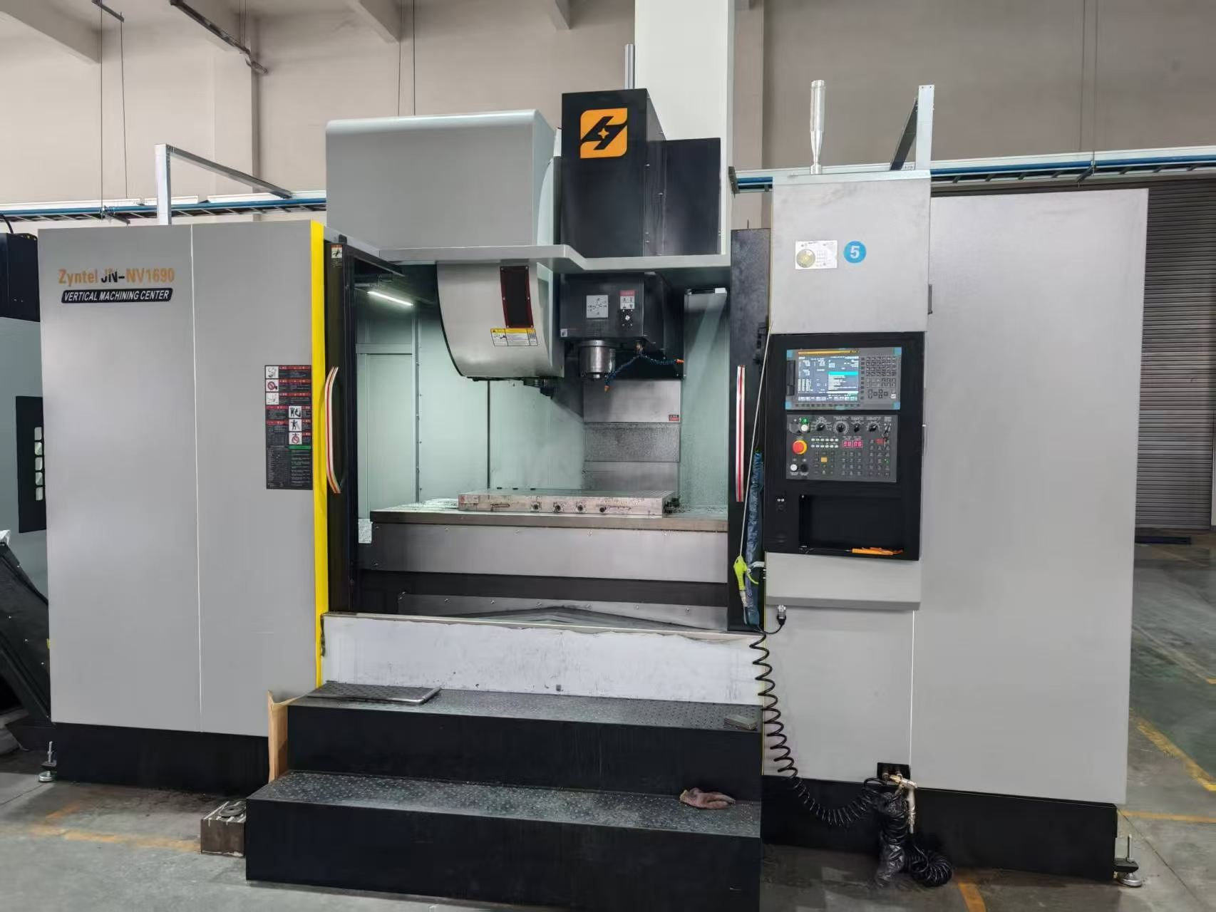 Used Jiangnan 1690 Machining Center with BT50 Spindle photo 1