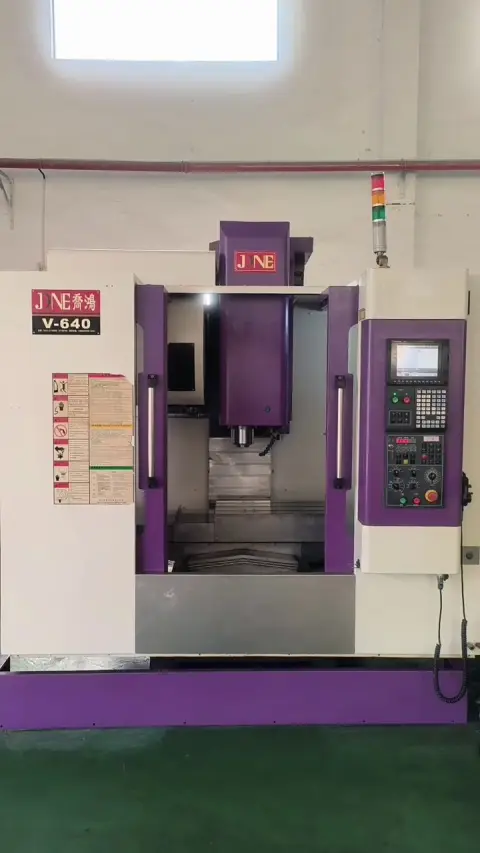 Centro de mecanizado JONE 640 usado con control Mitsubishi M 70