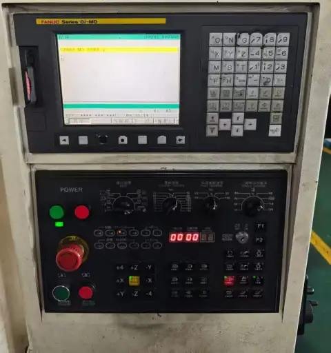Máquina fresadora CNC 1060 usada