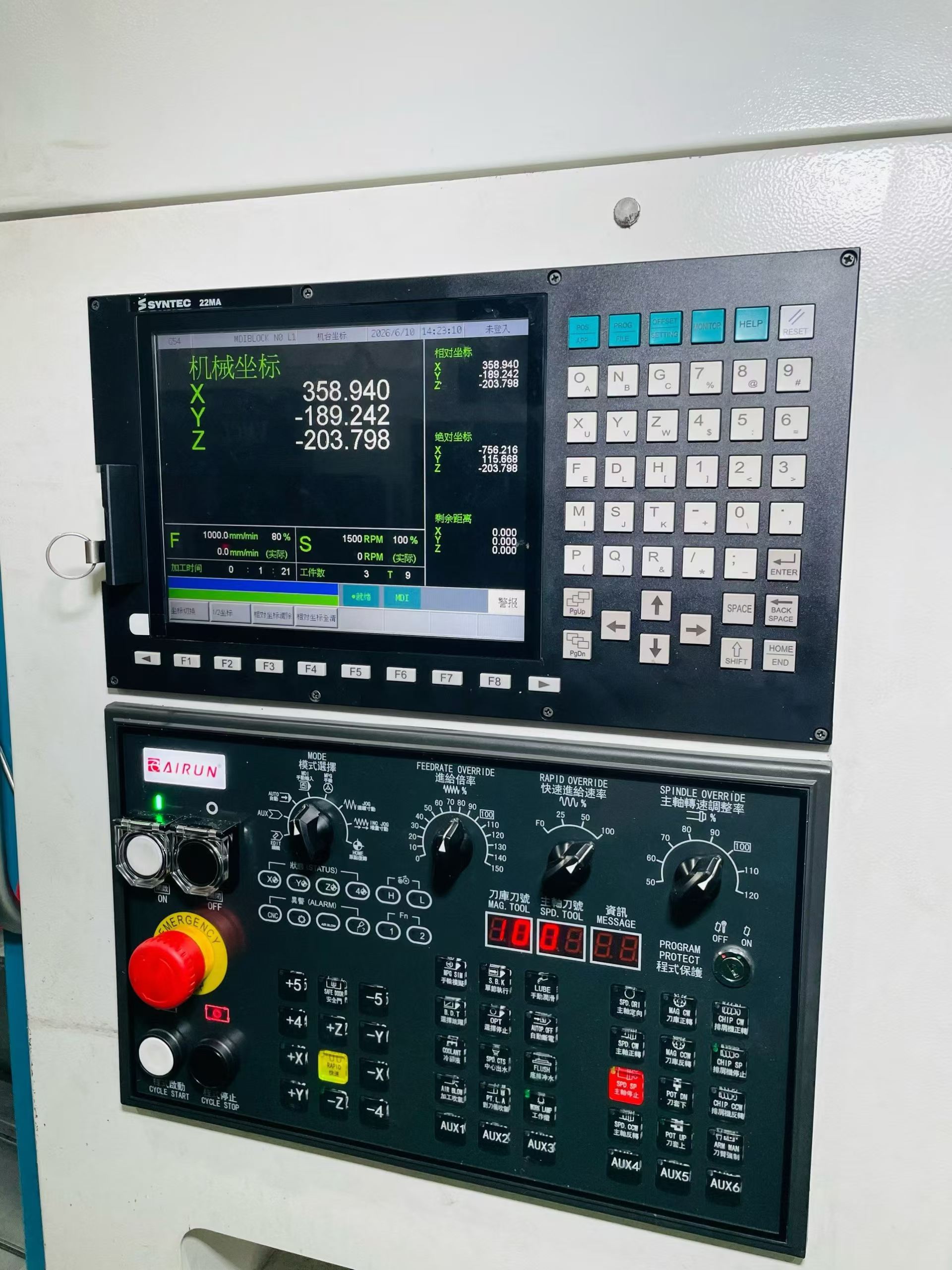 Used 1470 Machining Center photo 2