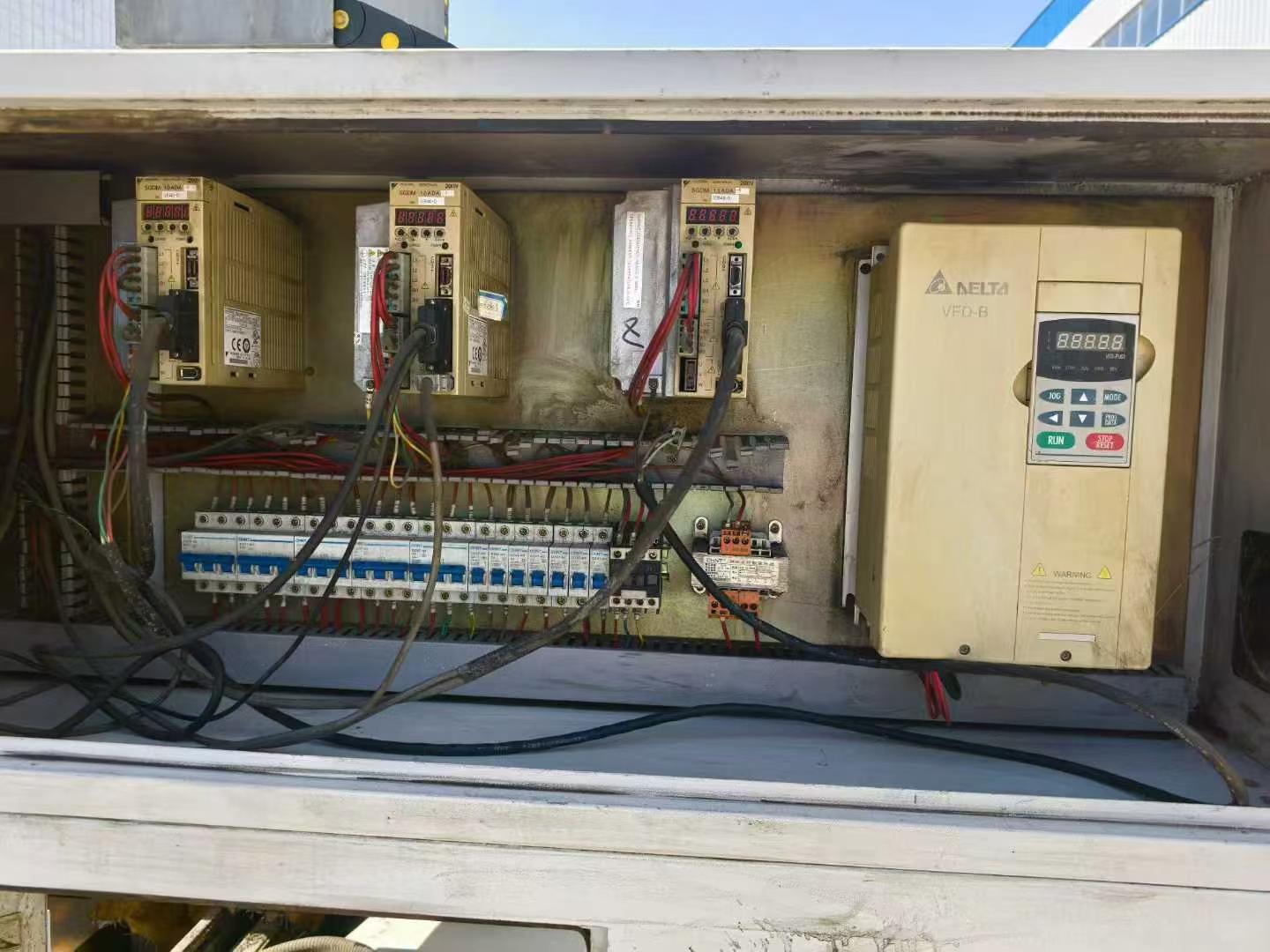 Used 8060 CNC Engraving and Milling Machine with BT30 Spindle photo 4