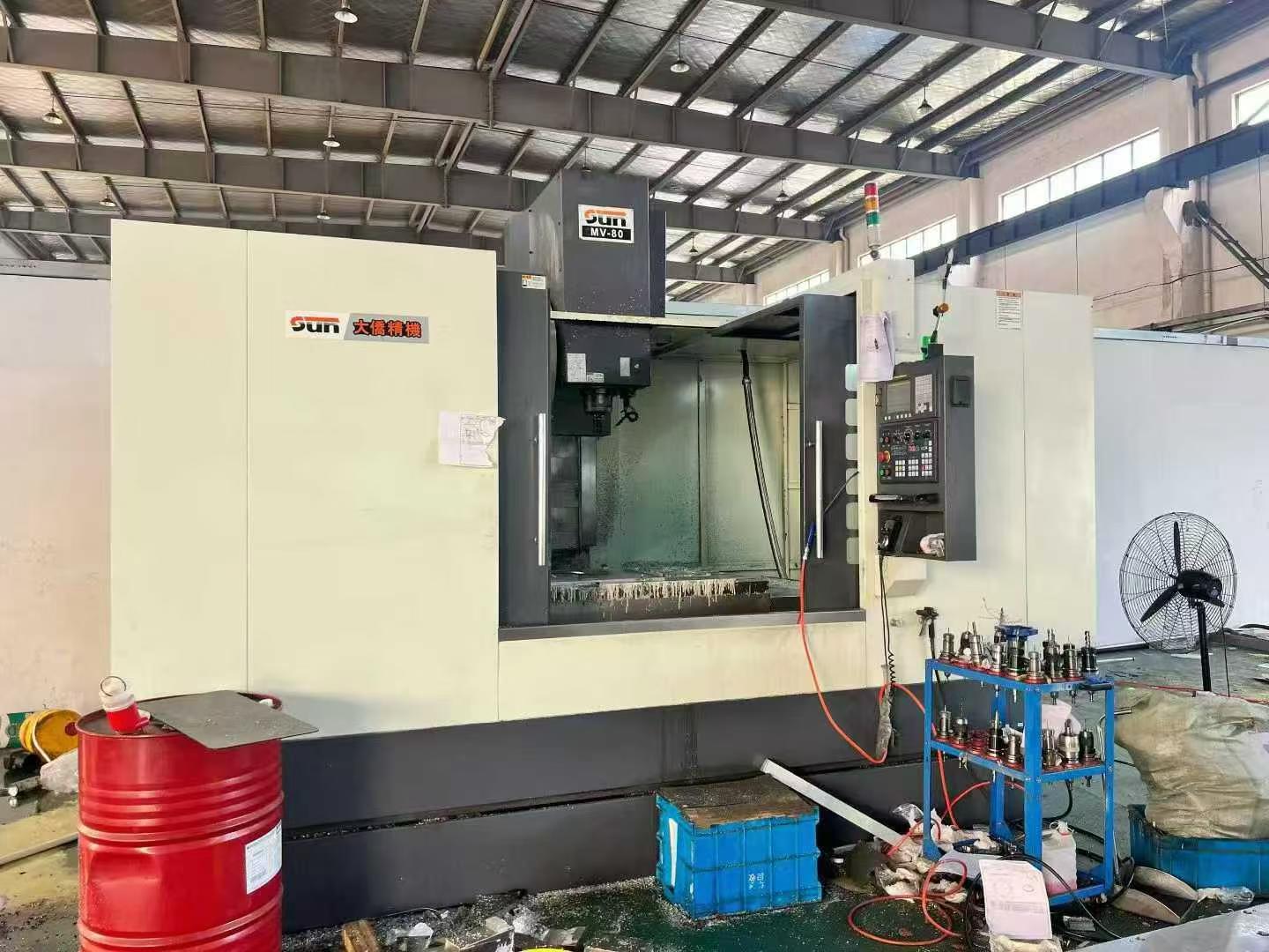 Used Shanghai Daqiao 1580 Machining Center photo 2