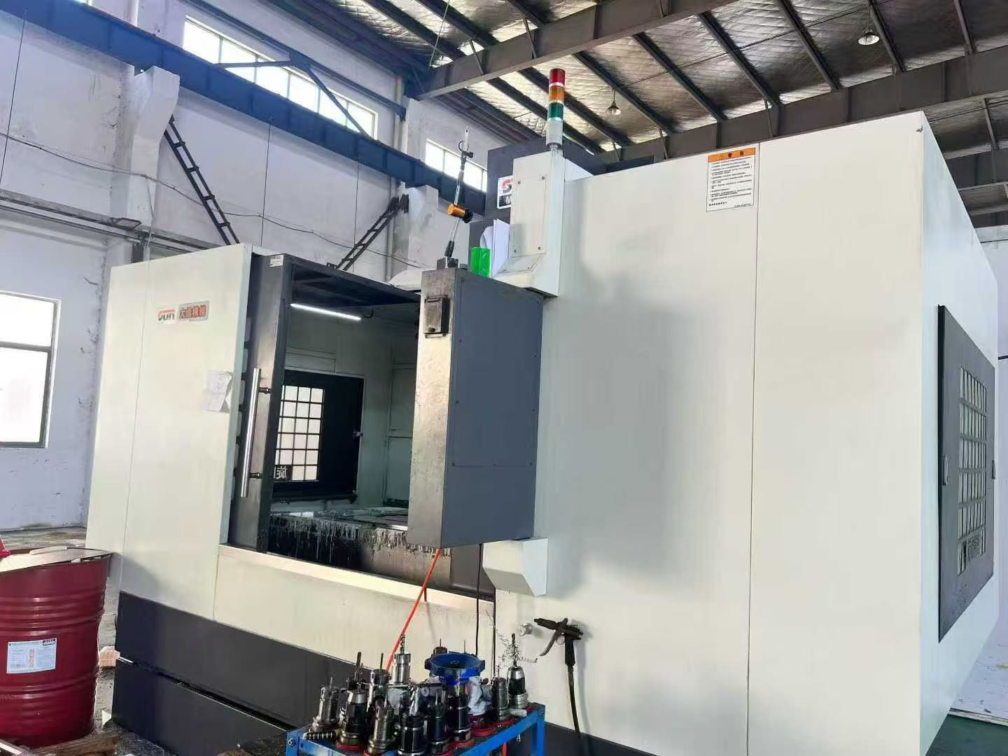 Used Shanghai Daqiao 1580 Machining Center photo 3