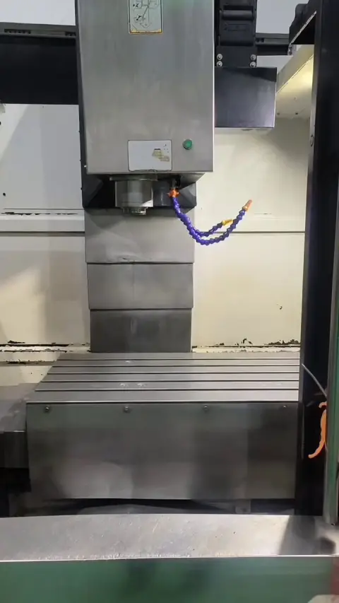 ماكينة تفريز CNC من تايوان Dajin 850 مستعملة مع Mitsubishi M 70