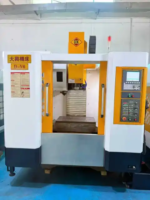 مركز تصنيع عمودي Daxing V 6 مع تحكم FANUC