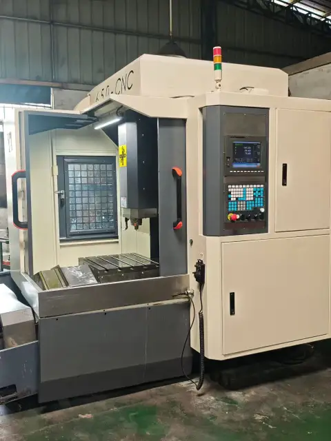 Máquina de grabado y fresado CNC Shenghong 650 usada con controlador SYNTEC 21 MA