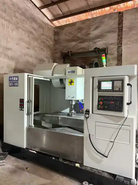 Mesin CNC Bekas Dijual: 1260, 850, Dali 720, Runsun 955, Mesin Engraving 860 dengan Tool Changer
