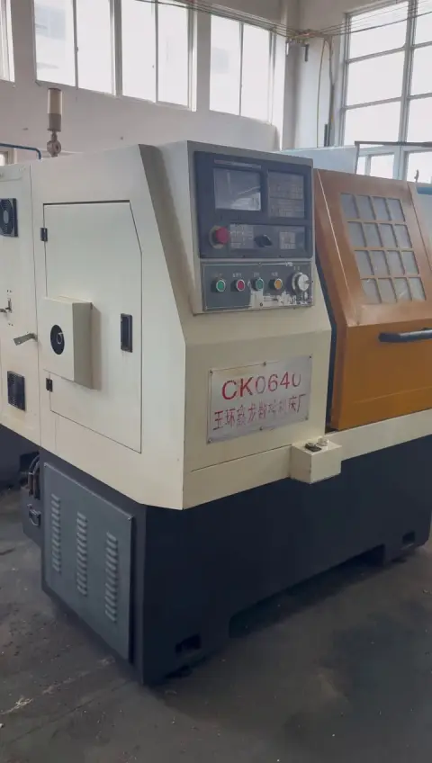 Torno CNC Usado con Guía Lineal y Control KND - 5 Unidades
