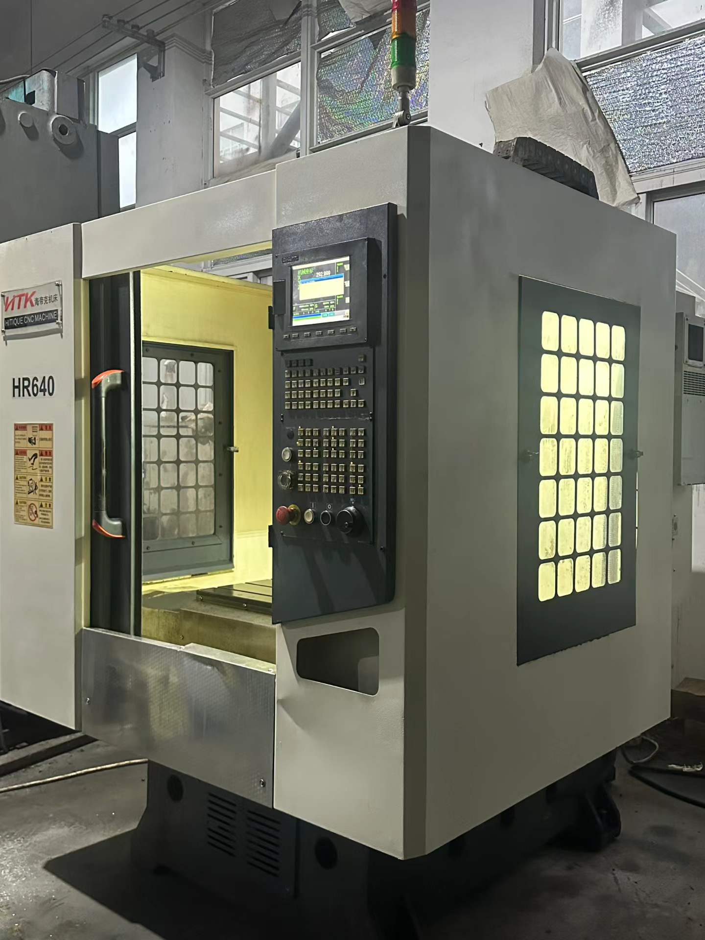 Used HR 640 Turret-Type CNC Drilling and Tapping Machine photo 2