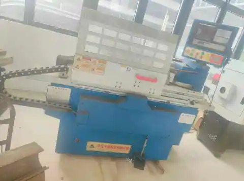 Rectificadora cilíndrica CNC Quanshun M 1320 (casi nueva)