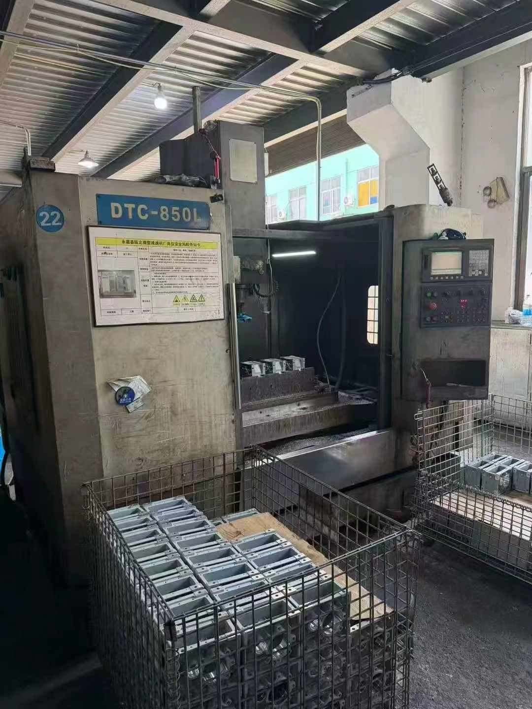 Used 850 Machining Center for Sale photo 2