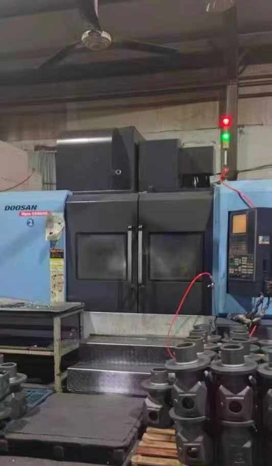 Used Doosan 5400 Vertical Machining Center photo 4