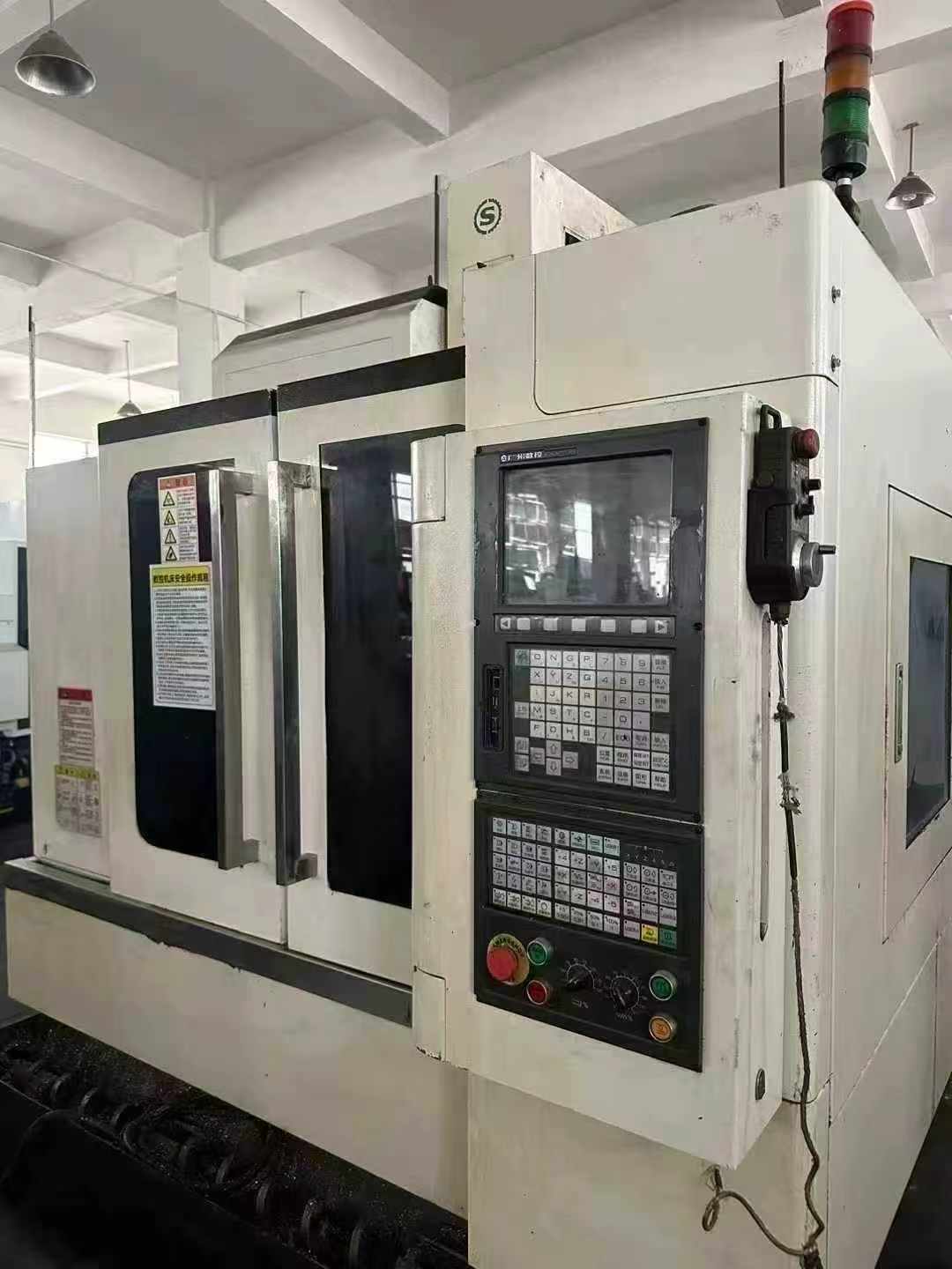 Máquina usada con husillo BT40