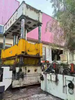 800 T Four-Column Hydraulic Press with 2 m x 4 m Worktable and Moving Table photo 3