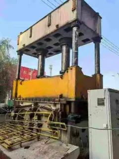 800 T Four-Column Hydraulic Press with 2 m x 4 m Worktable and Moving Table photo 4