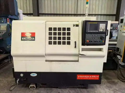 Torno CNC de bancada inclinada Baoji 7520 A usado con FANUC