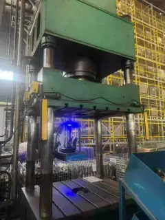 Used HeDuan 315-Ton Four-Column Hydraulic Press photo 2