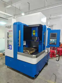 2024 Ruize 650 Vertical Machining Center with SYNTEC 21 MA-E photo 2