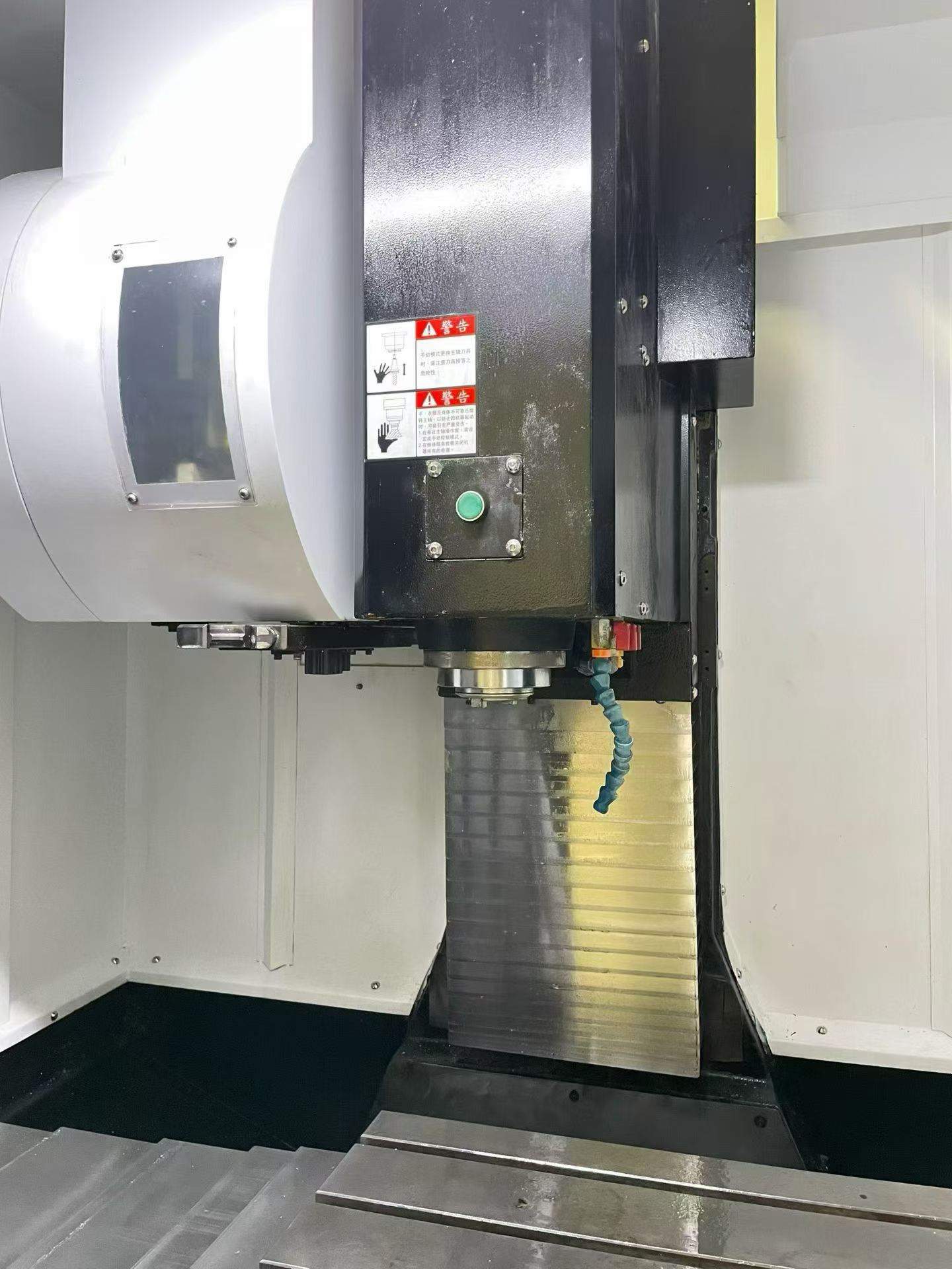 Quasi-New T-Winner V 6 Vertical Machining Center with Mitsubishi M 80 Control photo 2